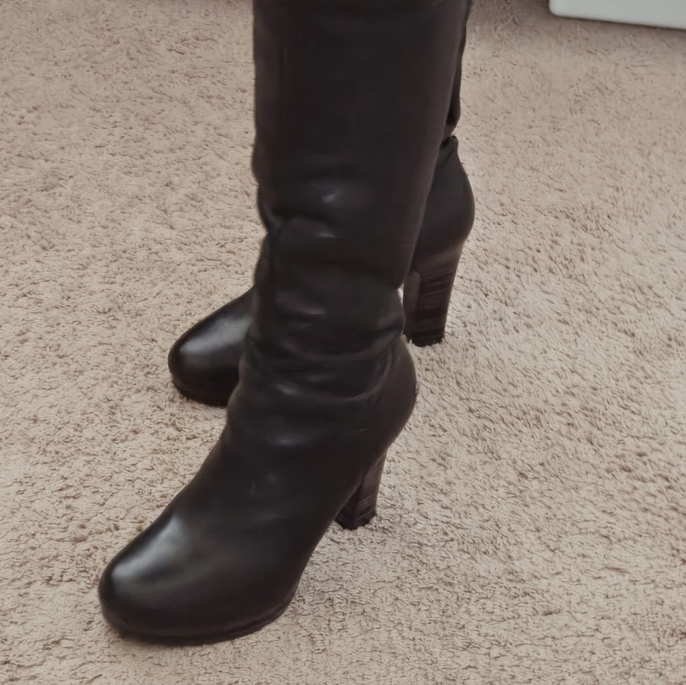 UGG Black Heeled Boots - Picture 7 of 7
